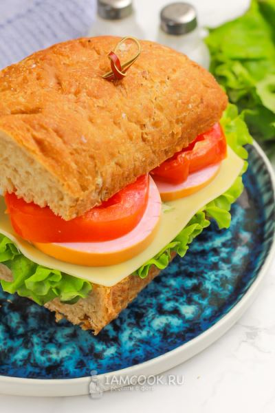 Чиабатта с колбасой и сыром