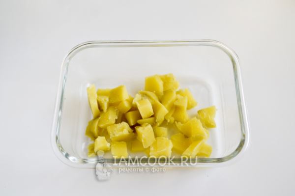 Салат с картошкой, грибами и маринованными огурцами