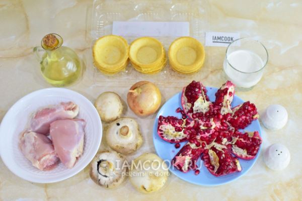 Тарталетки с курицей и гранатом
