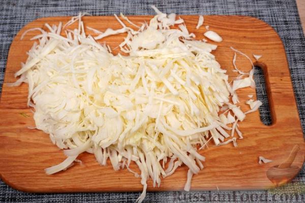 Овощной салат с грибами, кукурузой, оливками и моцареллой