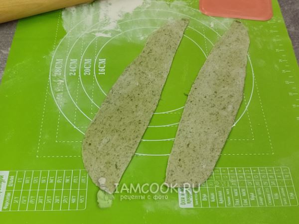 Змейки с фаршем на горячее