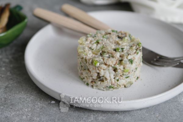 Салат со шпротами и рисом