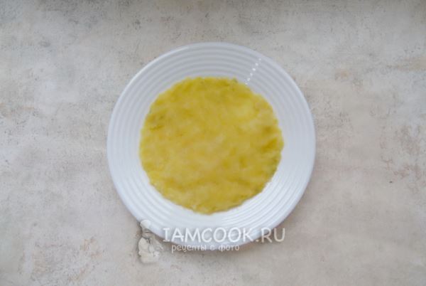 Салат &laquo;Новогодний шар&raquo; с тунцом