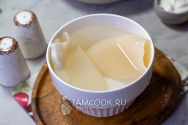 Кальмар, фаршированный крабовыми палочками