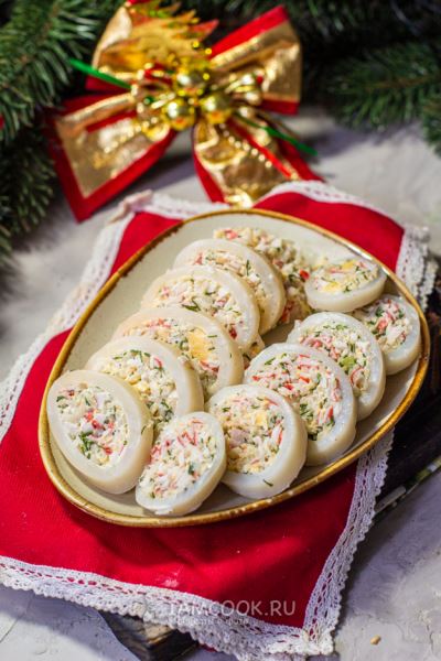 Кальмар, фаршированный крабовыми палочками