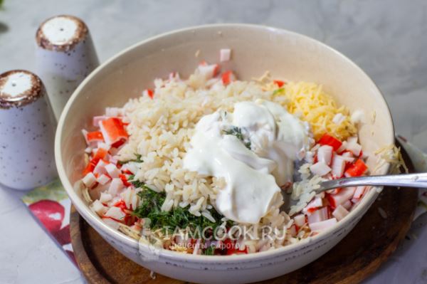 Кальмар, фаршированный крабовыми палочками