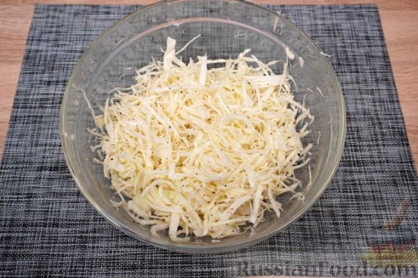 Овощной салат с грибами, кукурузой, оливками и моцареллой