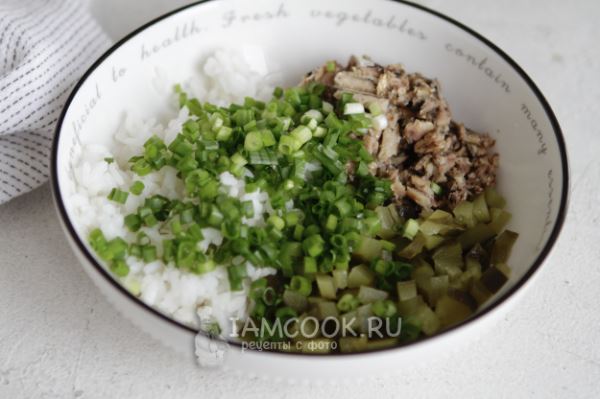 Салат со шпротами и рисом
