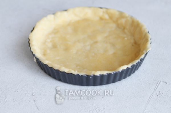 Открытый яблочный пирог из песочного теста