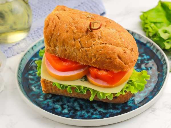 Чиабатта с колбасой и сыром