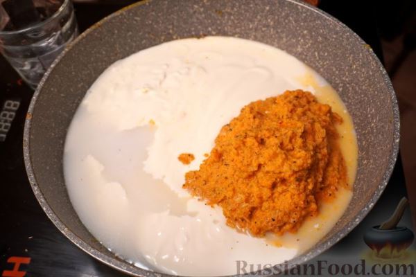 Рыба, запечённая в сметанном соусе с овощами