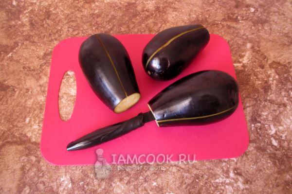 Квашеные баклажаны с морковью, зеленью и чесноком