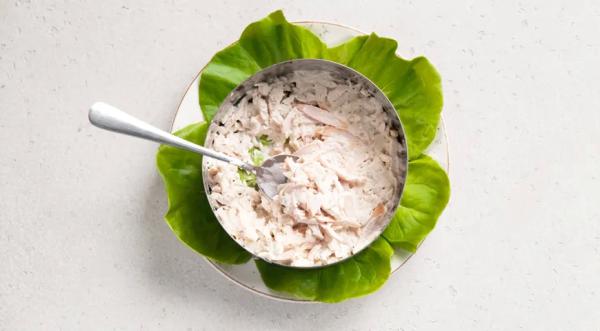Салат Дамский каприз с черносливом и курицей