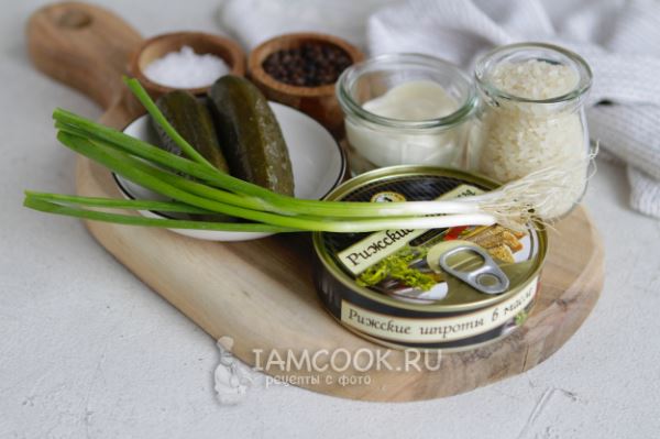 Салат со шпротами и рисом