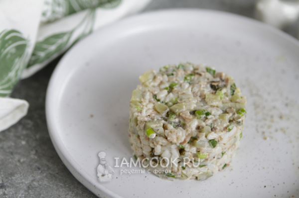 Салат со шпротами и рисом