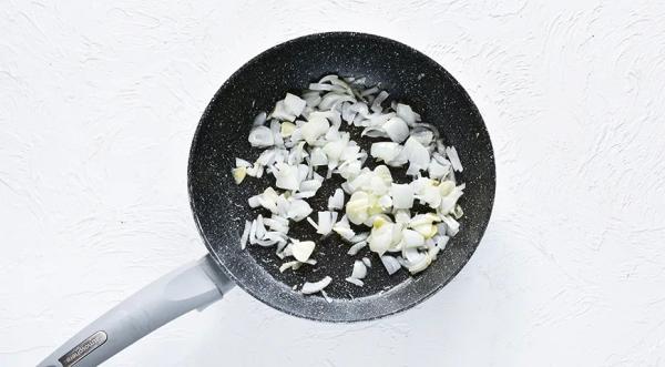Салат из курицы с ореховым соусом