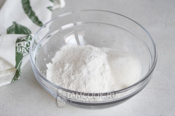 Открытый яблочный пирог из песочного теста