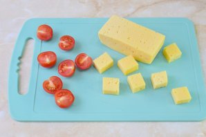 Канапе с авокадо, семгой и сыром