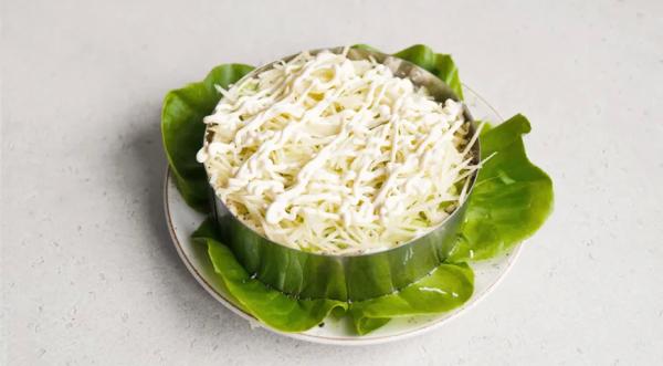 Салат Дамский каприз с черносливом и курицей