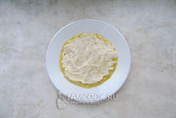 Салат &laquo;Новогодний шар&raquo; с тунцом
