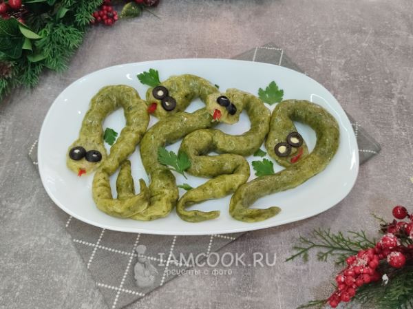 Змейки с фаршем на горячее