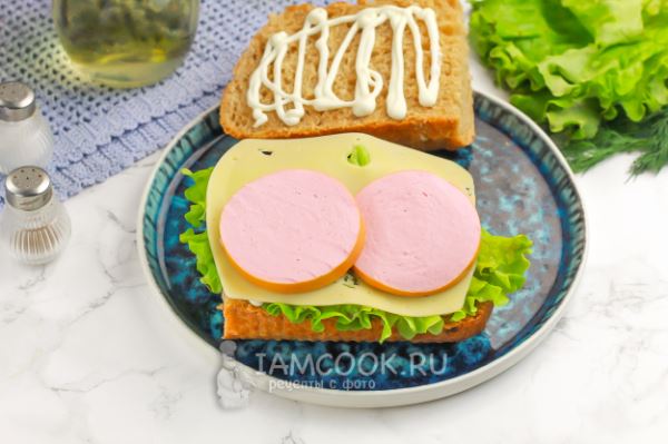 Чиабатта с колбасой и сыром