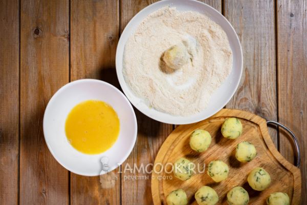 Картофельно-сырные шарики во фритюре