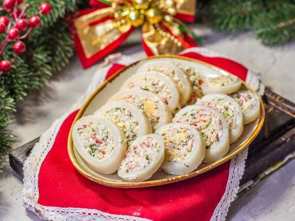 Кальмар, фаршированный крабовыми палочками
