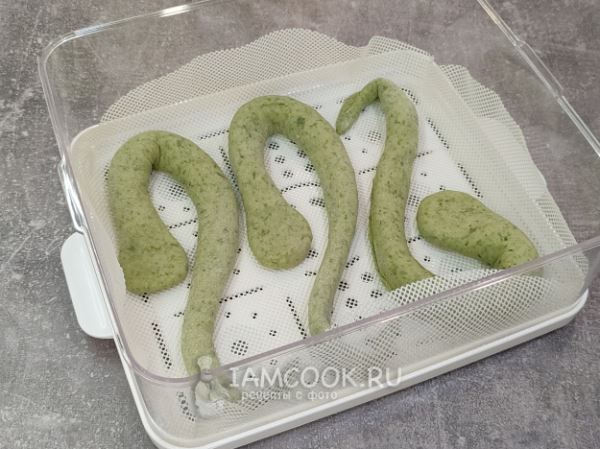 Змейки с фаршем на горячее