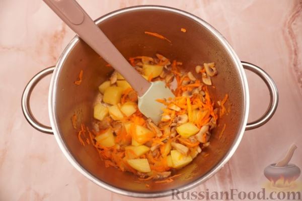 Сырный суп с шампиньонами и брокколи
