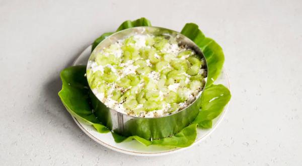 Салат Дамский каприз с черносливом и курицей