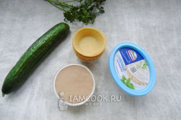 Тарталетки с паштетом и огурцом