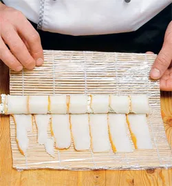 Салат с рулетиками из кальмара