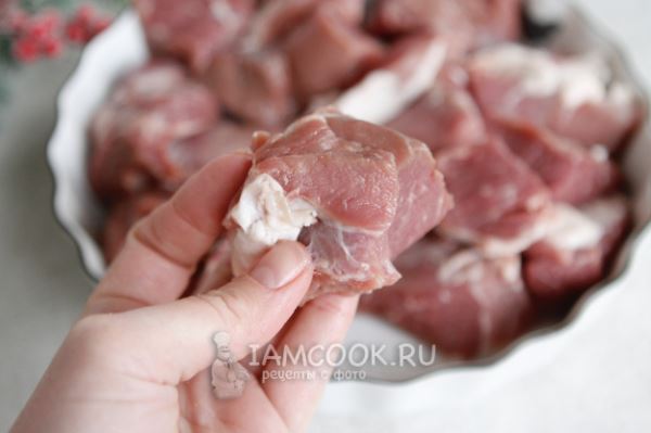 Баранина кусочками в духовке