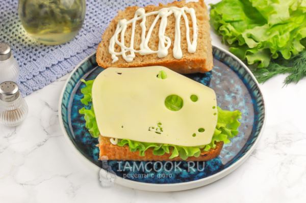 Чиабатта с колбасой и сыром