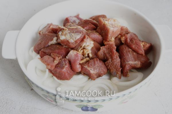 Баранина кусочками в духовке