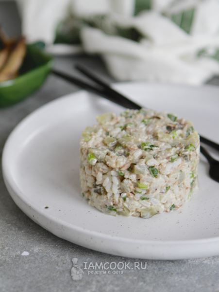 Салат со шпротами и рисом