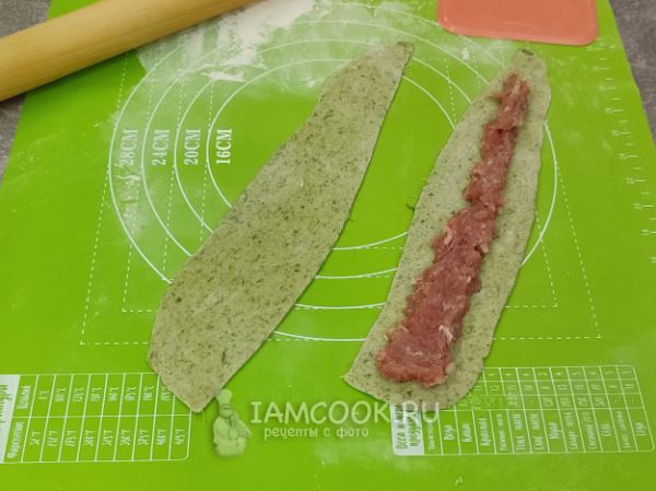 Змейки с фаршем на горячее