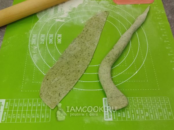 Змейки с фаршем на горячее