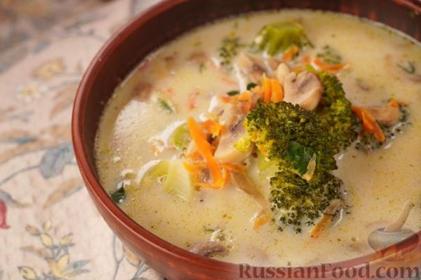 Сырный суп с шампиньонами и брокколи
